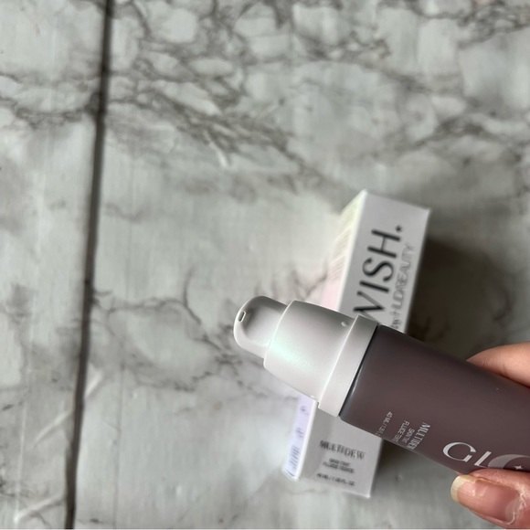 glowish by huda beauty multidew skin tint 13 extra rich - Picture 4 of 4